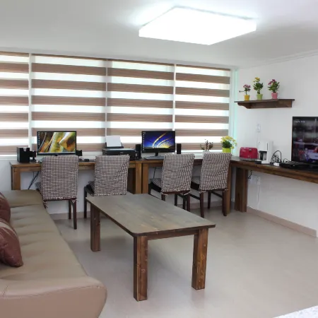 Wow Hills Guest House Отели рядом с достопримечательностью «Детская площадка Wau Park»