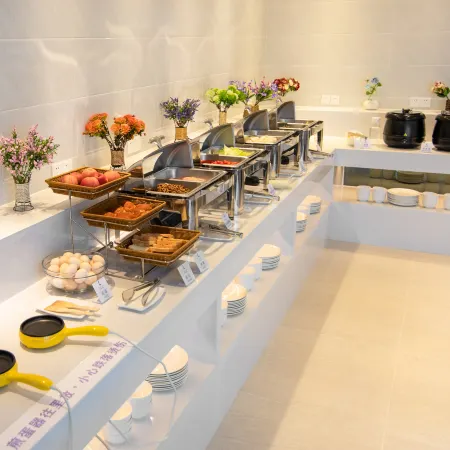 Lavande Hotel (Yibin University Town Convention and Exhibition Center)
