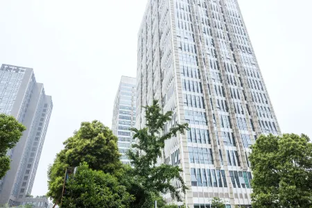 Langtai Service Apartment (Longhu Binjiang Tianjie Branch)