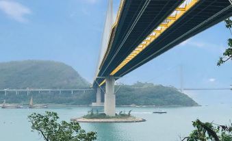 The bridge offers a spacious and panoramic ocean view on both sides at Royal View Hotel