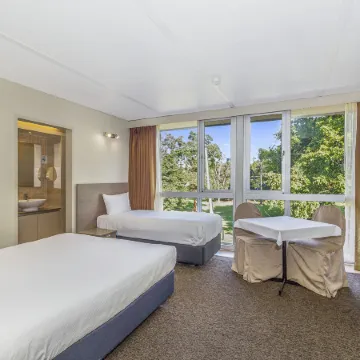 City Star Lodge Отели рядом с достопримечательностью «Скалы Кангару-Пойнт»