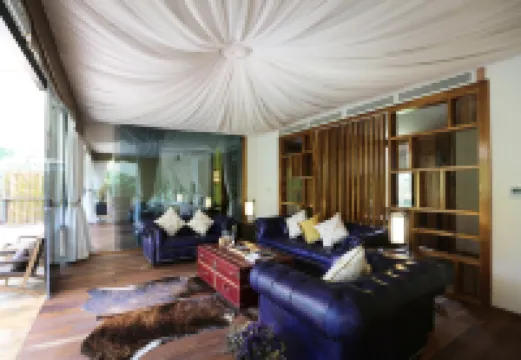 Chengdu Miaoxi Wild Luxury Resort Hotel