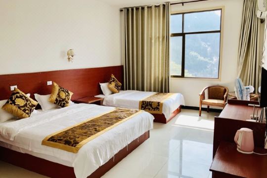 薄刀峰紫雾山庄