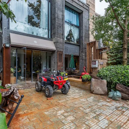 Yuehui Lake View Art Guesthouse