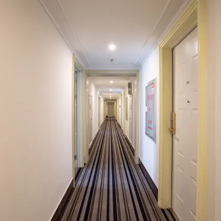 Crosser E-sports Hotel (Dalian Heping Square Branch)