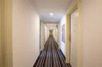 Crosser E-sports Hotel (Dalian Heping Square Branch)