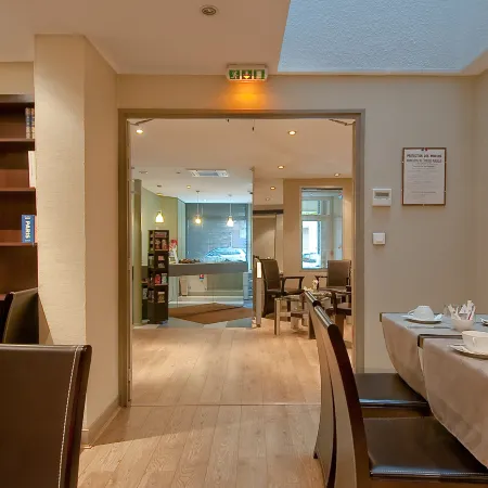 Hôtel de France Quartier Latin Отели рядом с достопримечательностью «Дворец Conciergerie»
