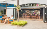 Mercure Yangon Kaba Aye - bar
