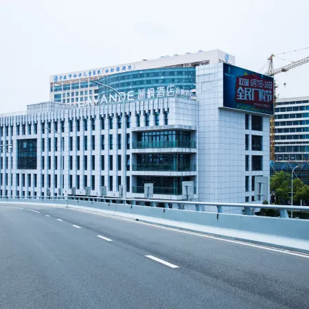 Lavande Hotel (Ningbo South Railway Station North Square) Отели рядом с достопримечательностью «Железнодорожный вокзал Нинбо»