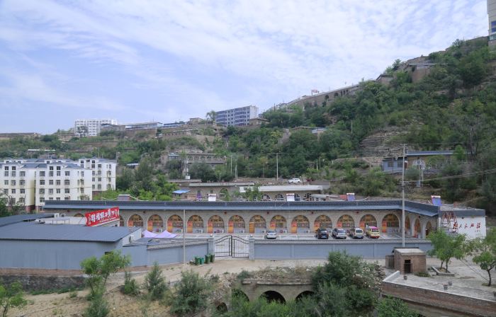 Jia Hongyi Yaodong Featured Homestay