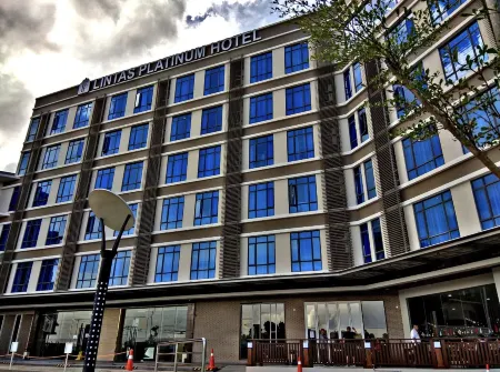 Lintas Platinum Hotel Отели рядом с достопримечательностью «M-Cubed Bar»