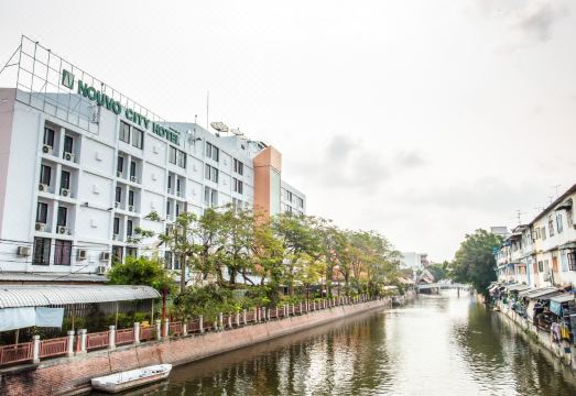 누보 시티 호텔 수영장