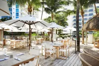 Cadillac Hotel & Beach Club, Autograph Collection - parking