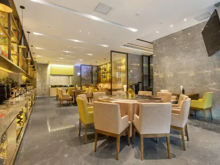 Shiyan Meisheng Holiday Hotel (Shanghai Road University Town) Отели рядом с достопримечательностью «Hubei University of Medicine»