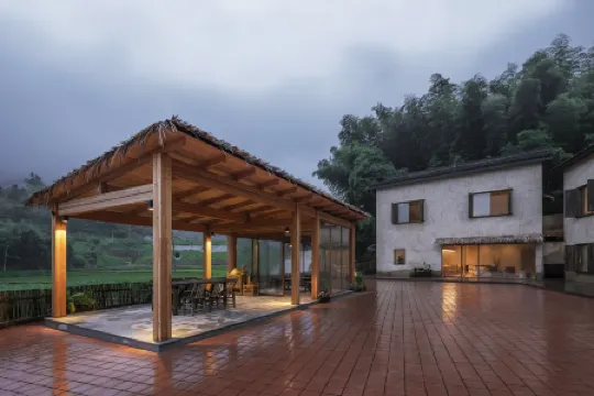 Longing Life Mushroom House Hostel Отели рядом с достопримечательностью «Huxiaoxia Riptide Adventure»