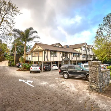 Mount Richmond Hotel Отели рядом с достопримечательностью «Корнвол Парк»