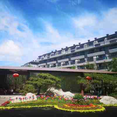 V-Live Wtown Resorts Hotel Exterior