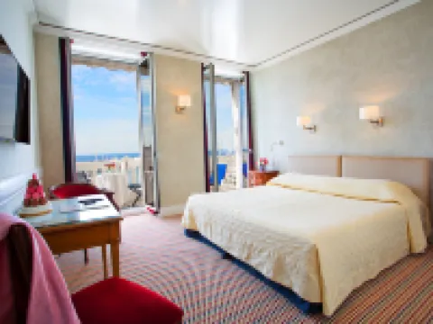 ホテル スプレンディッド カンヌのホテル