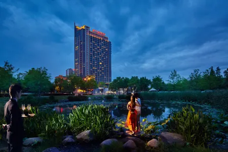 Songjiang New Century Grand Hotel Shanghai Отели рядом с достопримечательностью «Shanghai International Studies University (Wenxiang Road)»