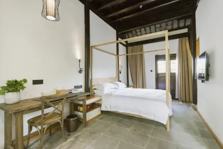 Changshu Jiuzhu Homestay (Shajiabang Scenic Area Branch) Отели рядом с достопримечательностью «Hengjinglao Jie Yingshi Base»