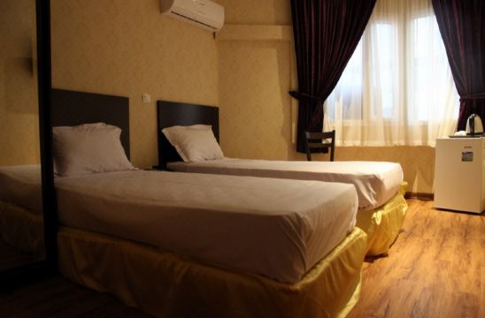 Sepand Hotel - Housity