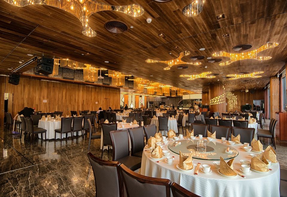 2. 더 마카우 루즈..