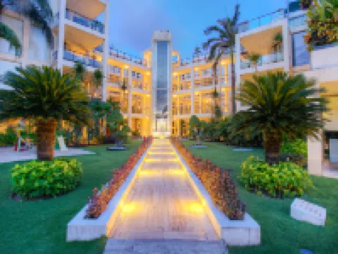 FuramaXclusive Ocean Beach Seminyak Bali Hotel berhampiran Cocoon Beach Club