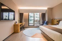 SKYBIRD Hotel (Shanghai Hongqiao Airport & National Exhibition and Convention Center) - Balkoner