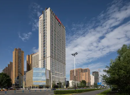Hampton by Hilton Chengdu Longquan Отели рядом с достопримечательностью «Chengdu Aeronautic Vocational and Technical College»