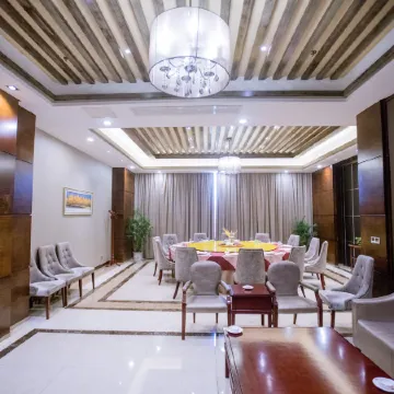 Maple Leaf Garden Hotel