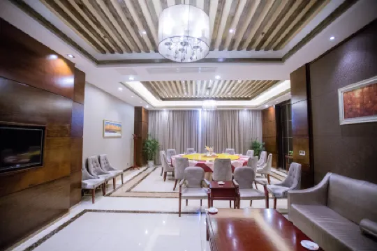 Maple Leaf Garden Hotel