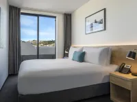 Oaks Wellington Hotel Hotels near Embassy Theatre