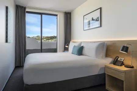 Oaks Wellington Hotel