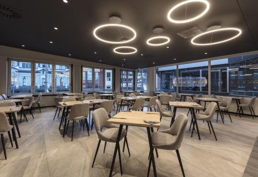 오크스 웰링턴 호텔