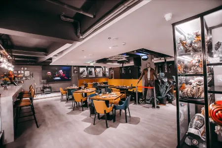 WuYan Film Art Hotel (Weifang High-speed Railway North Station) Отели рядом со станцией Weifangbei Railway Station