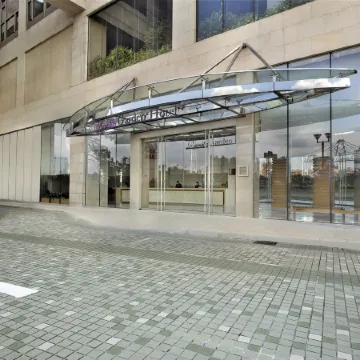 Rambler Garden Hotel Отели рядом с достопримечательностью «Цуен Ван»