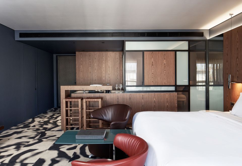 1. 아텐스워즈 호텔..