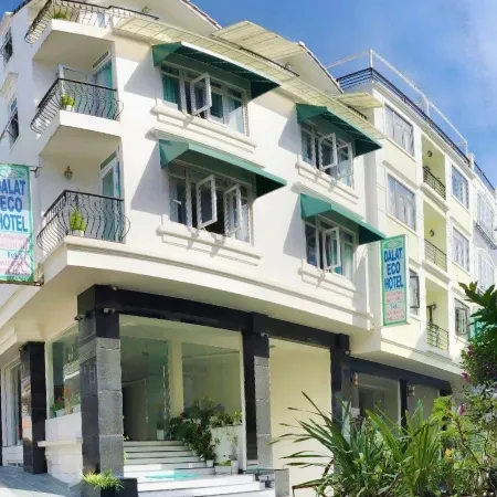 Dalat Eco Hotel Отели рядом с достопримечательностью «Крейзи Хаус»