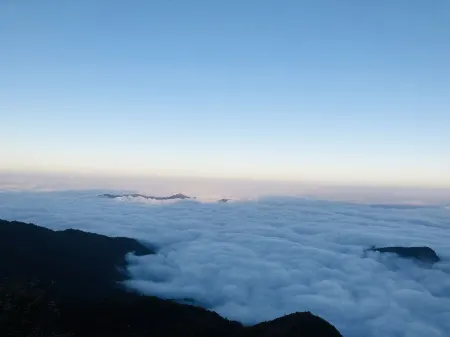 Yinjiang Zizai Hostel Отели в г. Инцзян