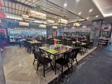 Tangwang Hot Spring Hotel Bozhou Отели рядом с достопримечательностью «Huazu Temple»