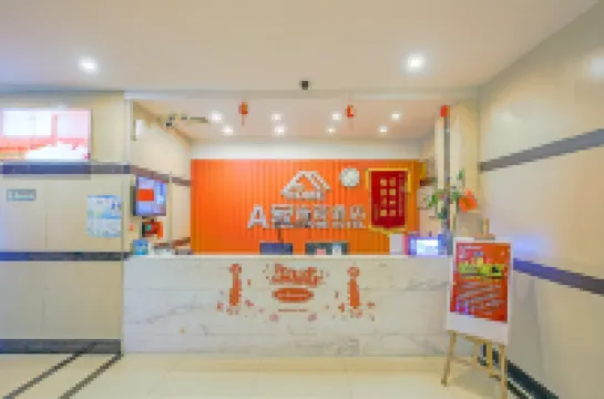 A Chain Hotel (Sunshine Night Market)