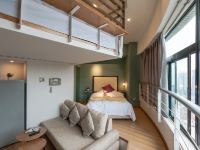 斑斓家公寓(上海外滩外白渡桥店) - 舒适复式家庭房