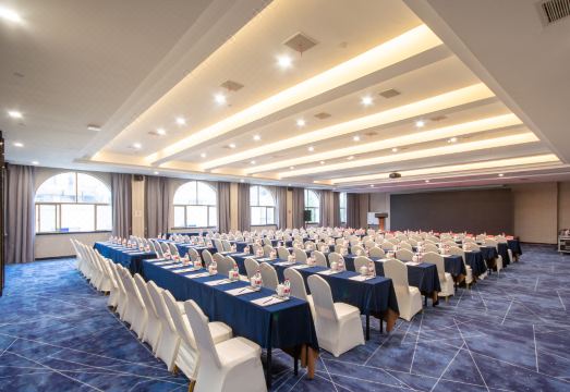 밴스 호텔의 로비 또는 외관 사진