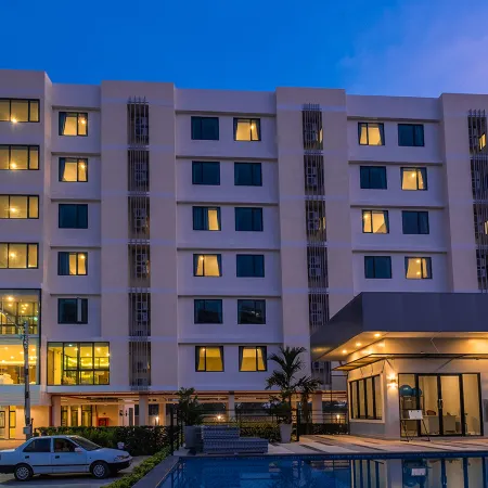 B2 Korat Premier Hotel Отели рядом с достопримечательностью «Торговый центр The Mall Ratchasima»