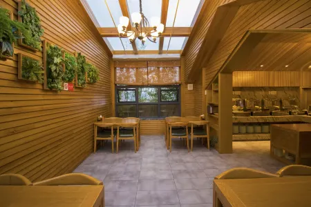 Le Yi Si Fang Hotel Отели рядом с достопримечательностью «Southwest University of Science and Technology (Qingyi Campus)»