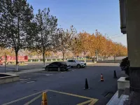 Tianyue Renhe Hotel - parking