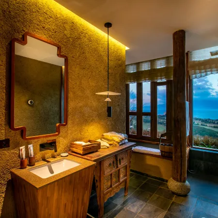 Fuxian Lake Tongchenyuan Lakeview Hot Spring Homestay