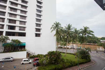 Tune Hotel - Waterfront Kuching Отели в г. Кучинг