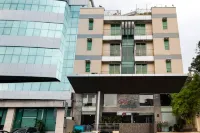 Festive Hotel Makati Hotel in zona The Mondrian