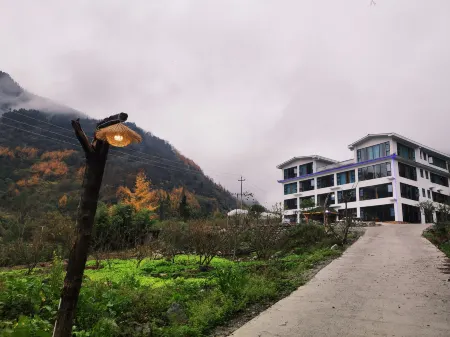 Muyue Qinglan Hostel